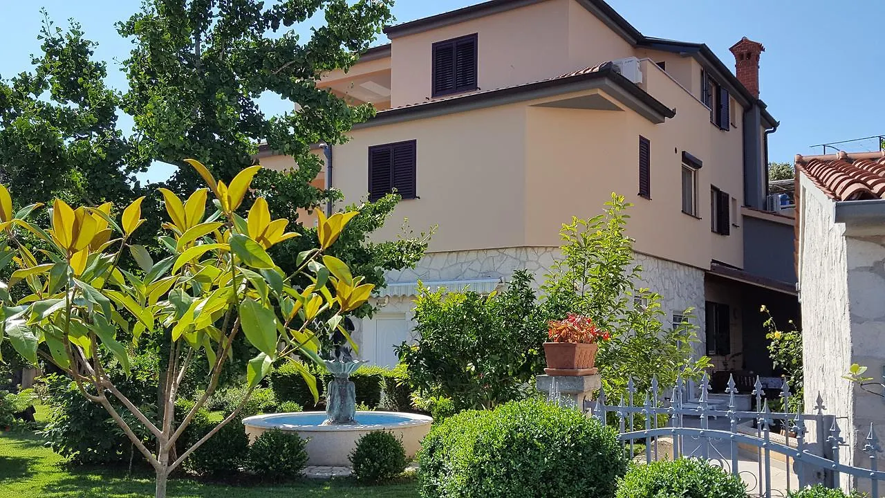 Apartments Ginkgo Banjole Croatia